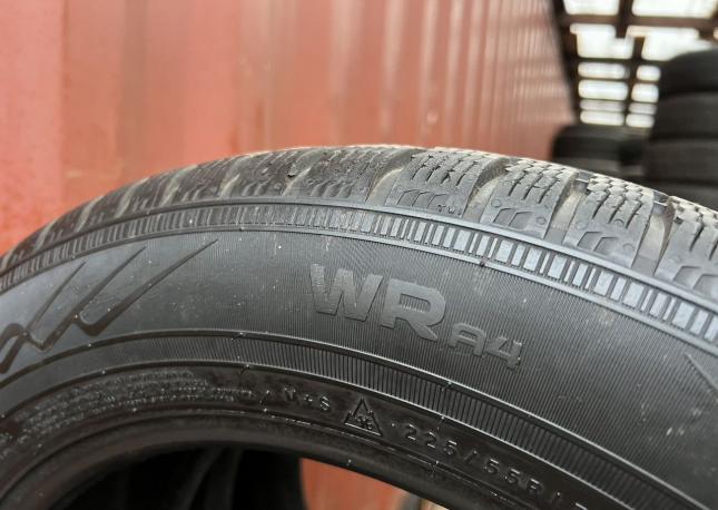 Nokian Tyres WR A4 225/55 R17