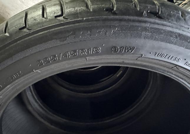 Bridgestone Potenza S001 225/45 R18 и 255/40 R18