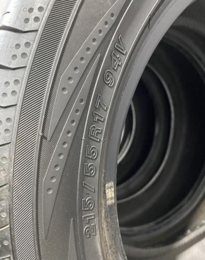 Yokohama BluEarth RV-02 215/55 R17