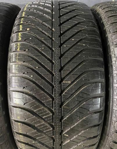 Goodyear Vector 4Seasons 225/45 R17