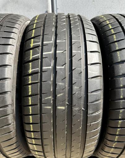 Michelin Pilot Sport 4 225/45 R19