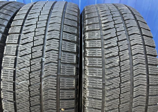 Bridgestone Blizzak VRX2 215/55 R17 94Q