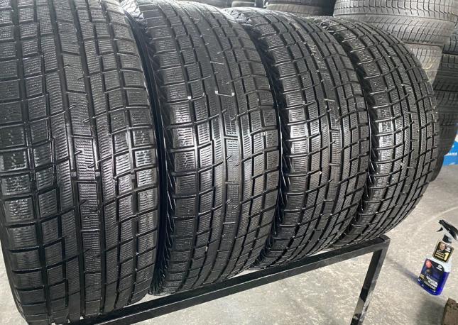 Yokohama Ice Guard IG30 215/55 R17