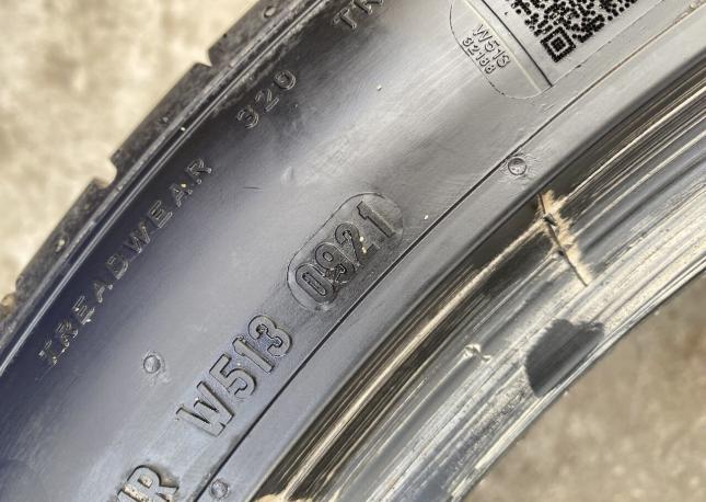 Pirelli P Zero PZ4 315/35 R21