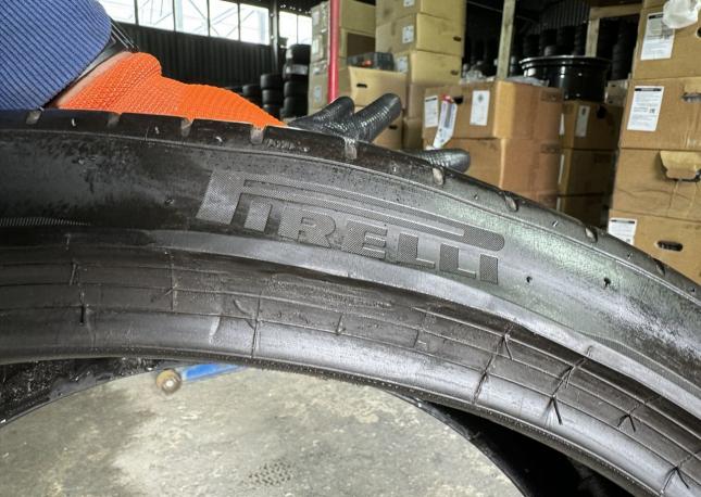 Pirelli P Zero PZ4 275/35 R22