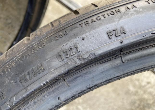 Pirelli P Zero PZ4 235/35 R20