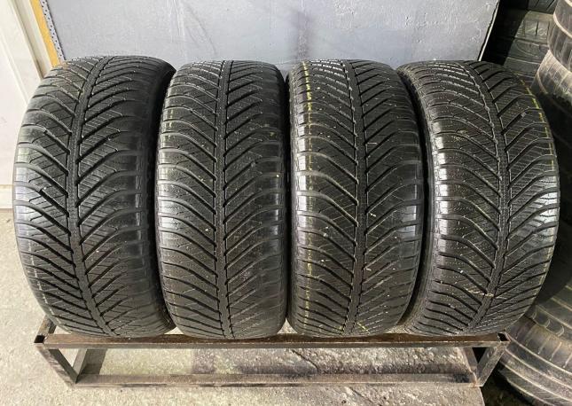 Goodyear Vector 4Seasons 225/45 R17