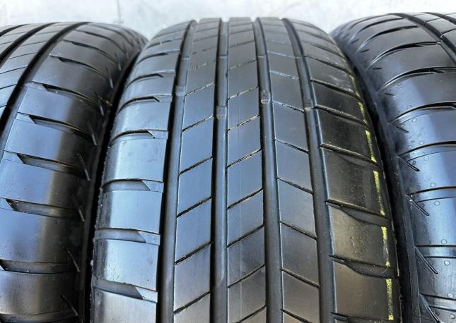 Bridgestone Turanza T005 215/60 R17