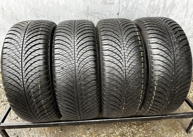 Goodyear Vector 4Seasons 235/55 R17