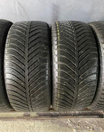 Goodyear Vector 4Seasons 225/45 R17