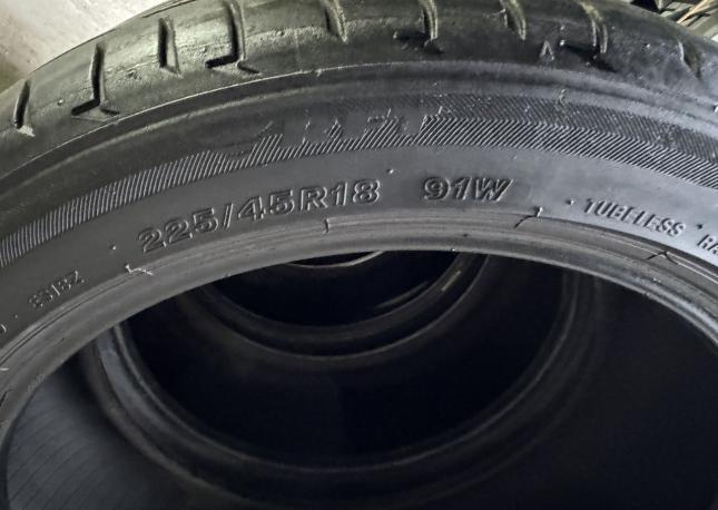 Bridgestone Potenza S001 225/45 R18 и 255/40 R18