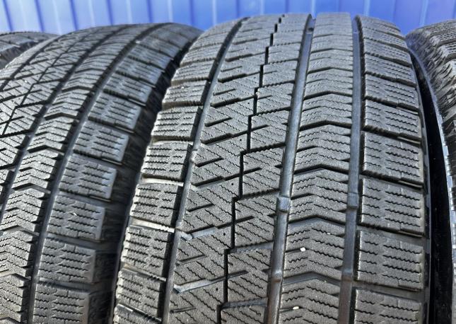 Bridgestone Blizzak VRX2 215/55 R17 94Q