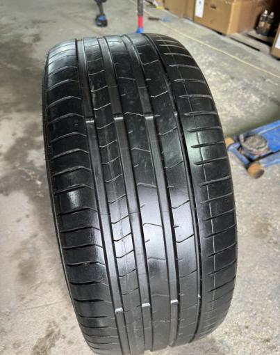 Pirelli P Zero PZ4 275/35 R22