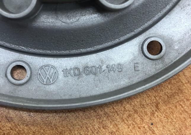 Колпачек литого диска Volkswagen D150 1K0601149E купить