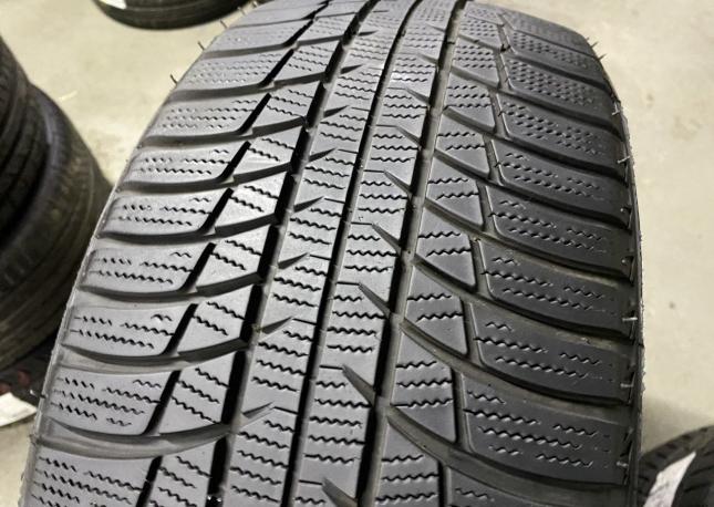 Bridgestone Blizzak LM-001 235/45 R18 98V