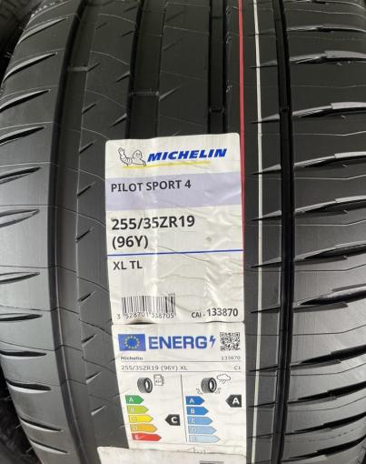 Michelin Pilot Sport 4 S 255/35 R19 и 285/30 R19 Y