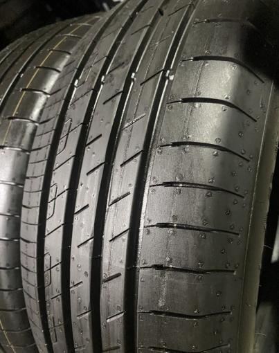 Goodyear EfficientGrip Performance 215/60 R17