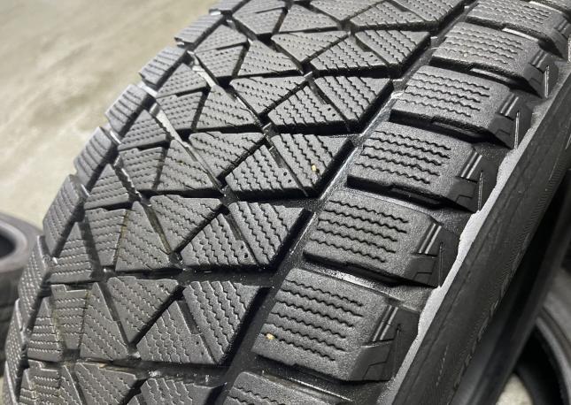 Bridgestone Blizzak DM-V2 275/45 R20 110T