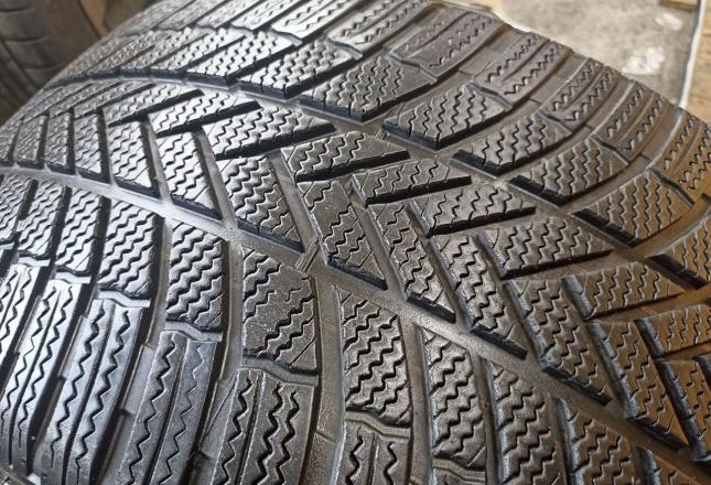 Bridgestone Blizzak LM005 RFT 265/40 R21