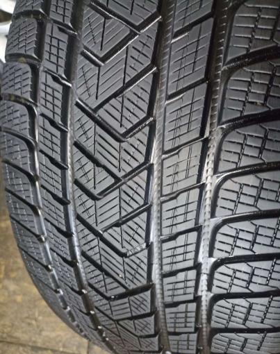 Pirelli Scorpion Winter RFT 275/40 R20