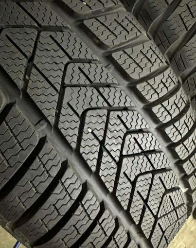 Pirelli Winter Sottozero 3 245/40 R19 и 275/35 R19 100V