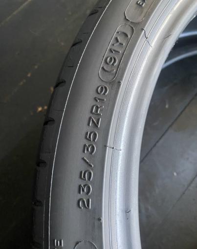 Michelin Pilot Super Sport 235/35 R19