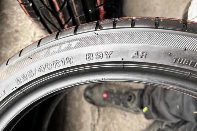 Bridgestone Potenza S001 225/40 R19