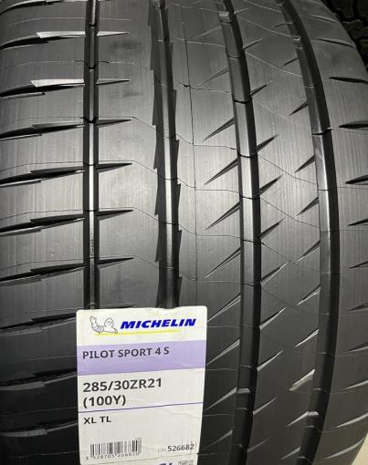 Michelin Pilot Sport 4 S Acoustic 255/35 R21 и 285/30 R21 Y