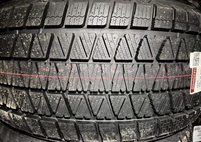 Bridgestone Blizzak DM-V3 295/35 R21