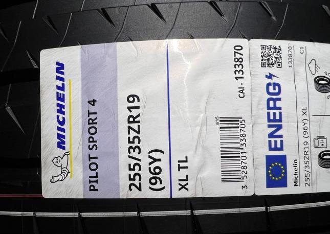 Michelin Pilot Sport 4 255/35 R19 и 285/30 R19