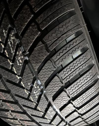 Bridgestone Blizzak LM-005 295/35 R21