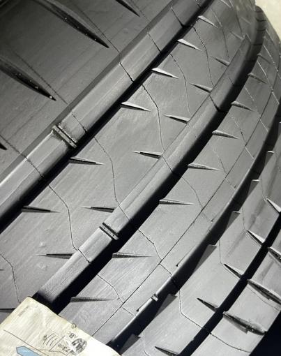 Michelin Pilot Sport 4 S 285/40 R23 и 325/35 R23 Y