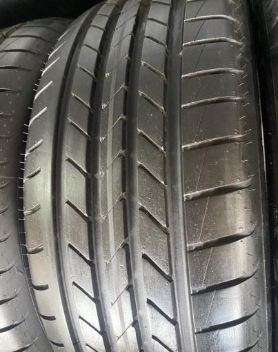 Goodyear EfficientGrip 235/45 R19