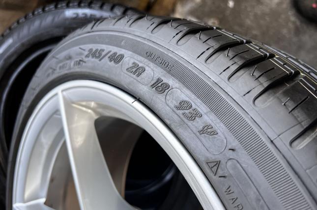 Michelin Pilot Sport 3 240/40 R18