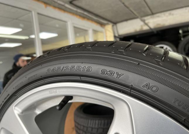 Bridgestone Potenza S001 245/35 R19