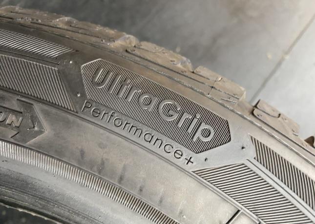 Goodyear UltraGrip Performance 215/50 R18