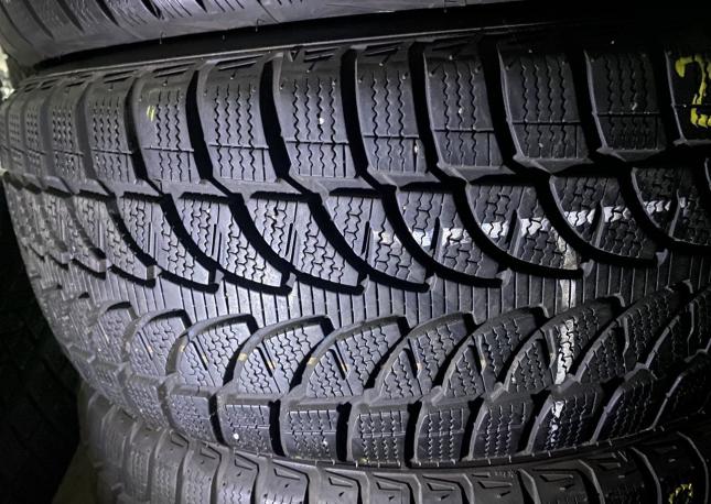 Bridgestone Blizzak LM-80 225/55 R18