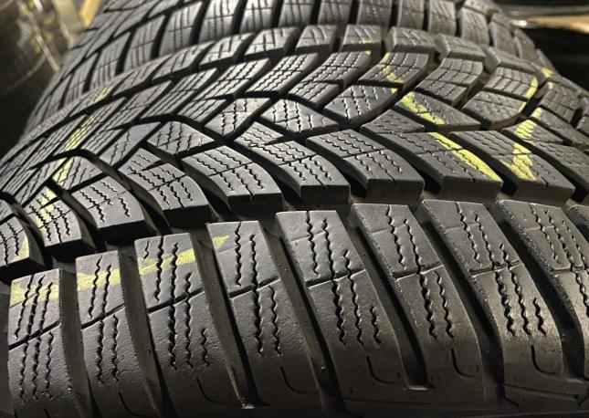 Goodyear UltraGrip Performance+ 215/40 R17