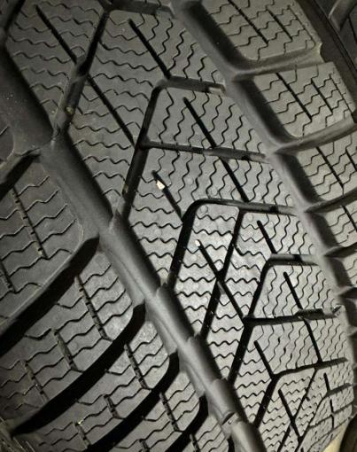 Pirelli Winter Sottozero 3 245/40 R19 и 275/35 R19 100V