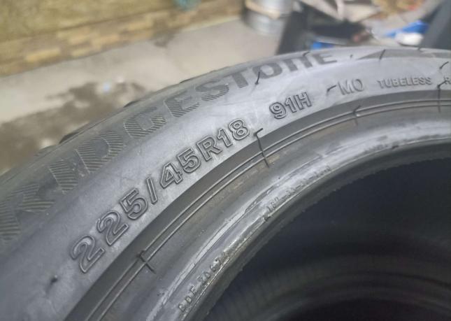 Bridgestone Blizzak LM-001 255/40 R18 и 225/45 R18