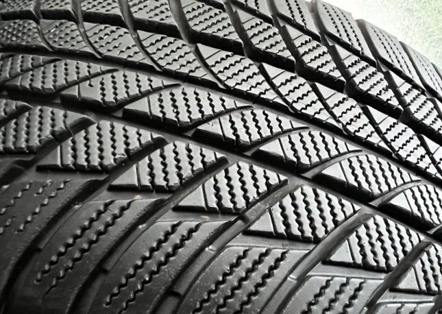 Bridgestone Blizzak LM-005 245/50 R19