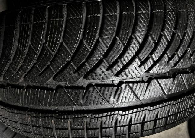 Michelin Pilot Alpin 235/35 R19