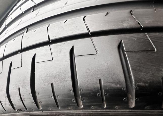 Pirelli P Zero System 265/40 R22