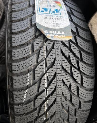 Nokian Tyres Hakkapeliitta R3 225/45 R18