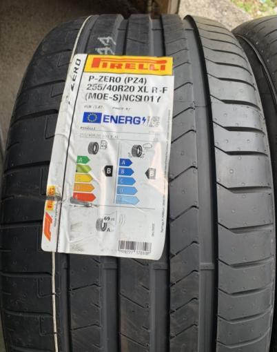 Pirelli P Zero PZ4 255/40 R20 и 285/35 R20