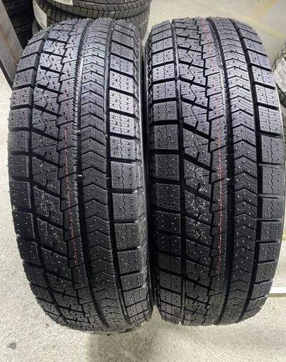 Bridgestone Blizzak VRX 215/65 R16