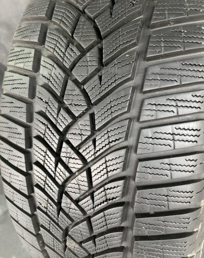 Goodyear UltraGrip Performance 235/45 R18