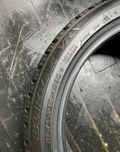 Bridgestone Blizzak VRX 215/45 R18