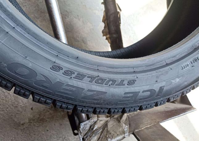 Pirelli Ice Zero SUV 245/45 R19