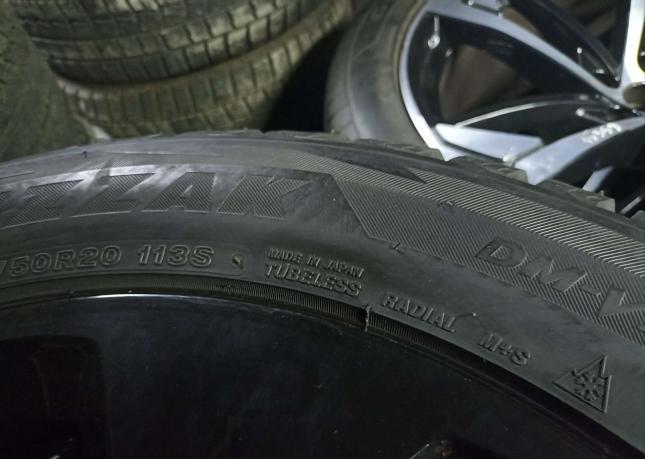 Bridgestone Blizzak DM-Z2 275/50 R20